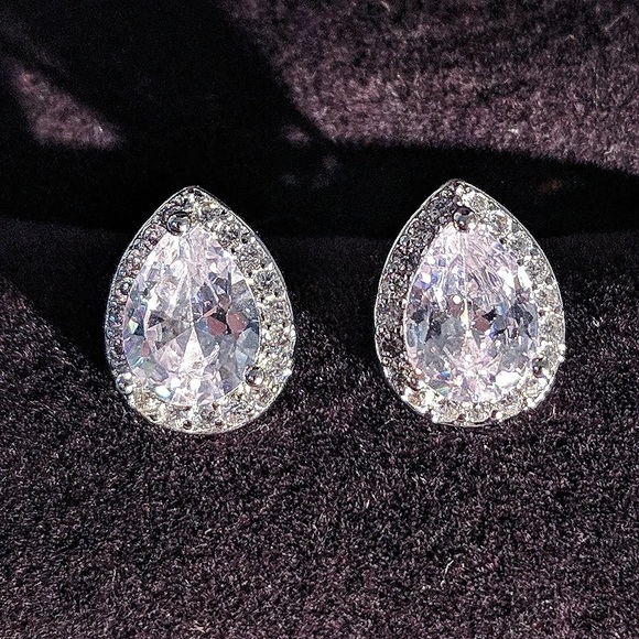 New Pear cut Diamond Stud Earrings - Picture 2 of 6